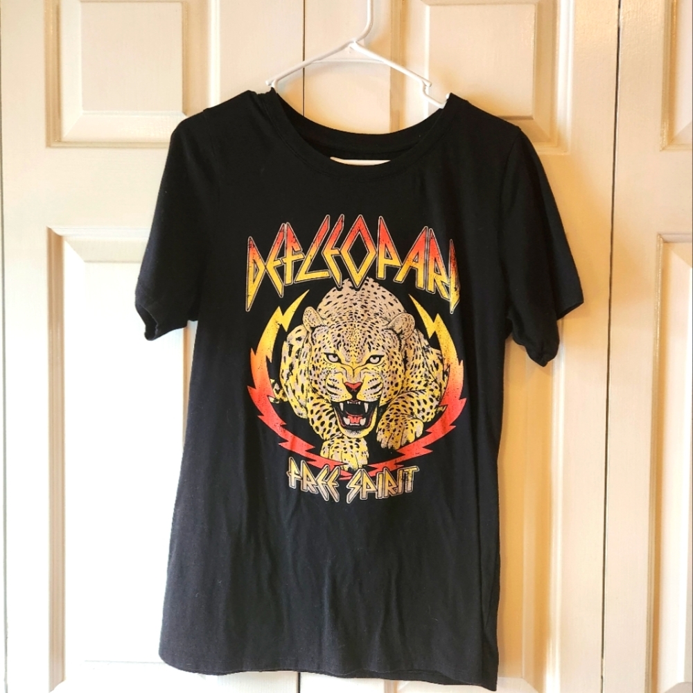 HRT & LUV Def Leopard Black Tee. Medium.